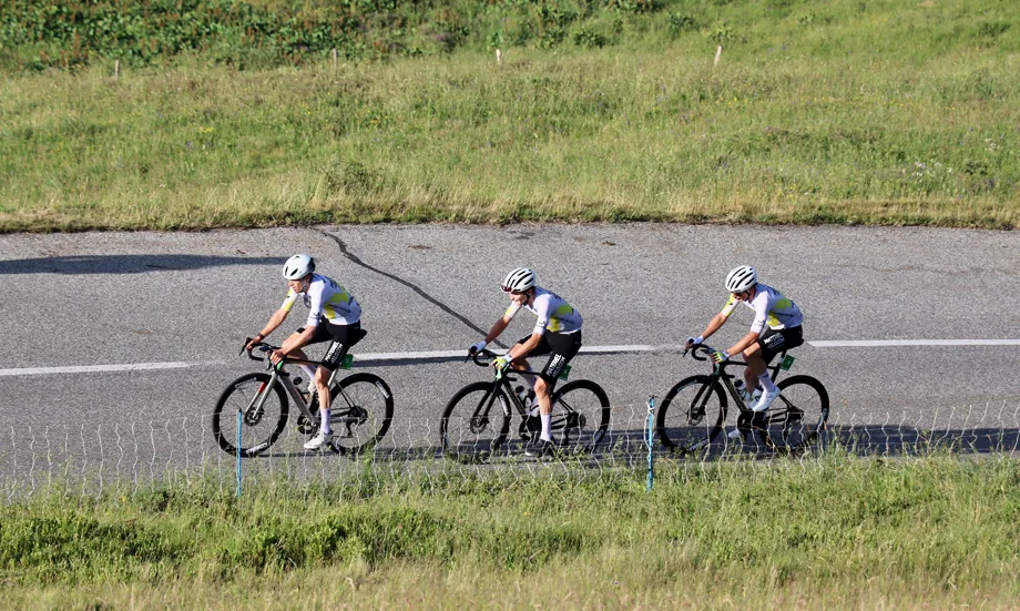 Marmotte Granfondo Alpes 2026 - Les coureurs du team en course