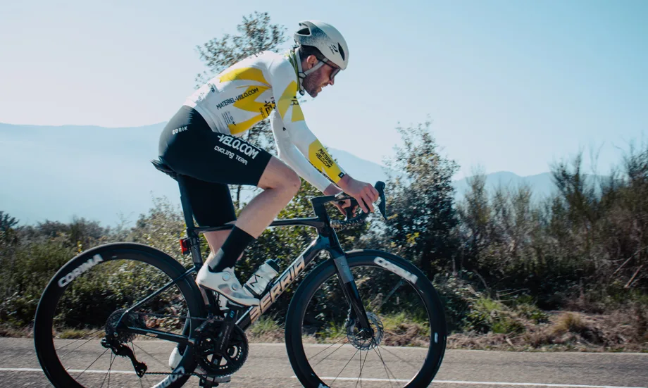Stage Costa Brava 2026 - Les coureurs du team à Platja d’Aro